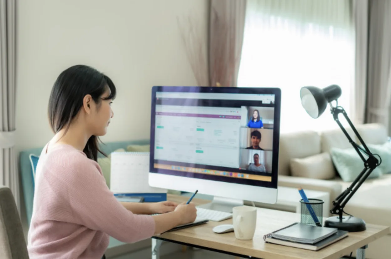  本土疫情升溫，許多公司開始考慮改成 WFH。 